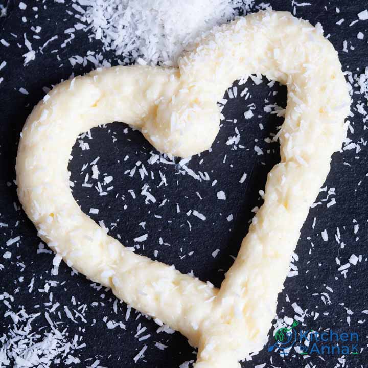 Coconut and powdered milk frosting